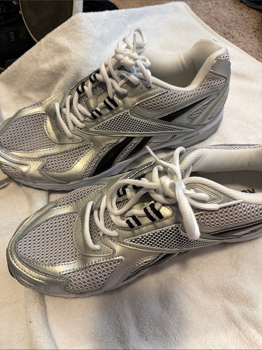 Reebok Silver and Black Men's Athletic Running Sneakers - Picture 1 of 6